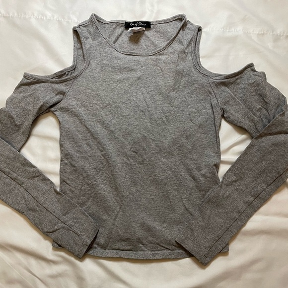 Rio of Stars size medium open shoulder gray long sleeve shirt - Picture 2 of 10